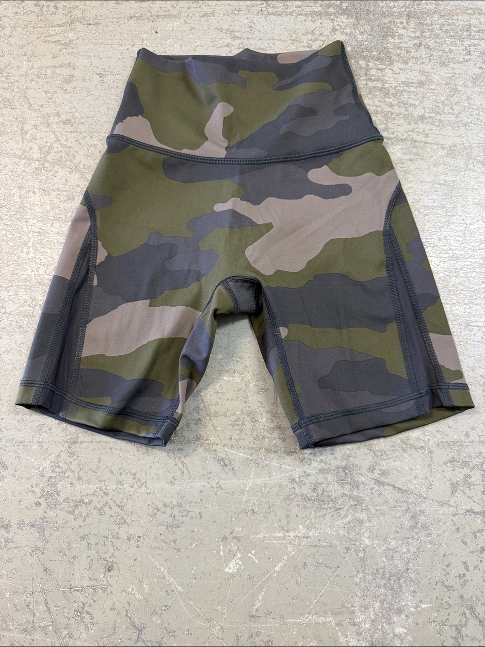 aerie Offline High-Rise Camo Bike Shorts - Olive & Gray
